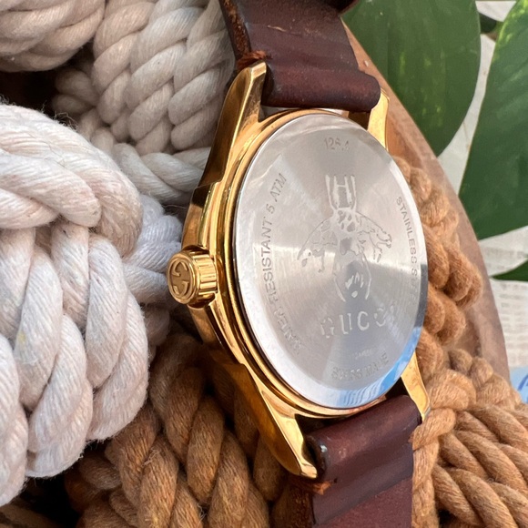 Gucci G Timeless Bee Leather Strap Watch - Picture 4 of 10